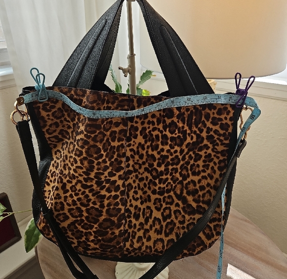 Vince Camuto Leopard Print Shoulder Bag with Black Trim - Picture 10 of 12